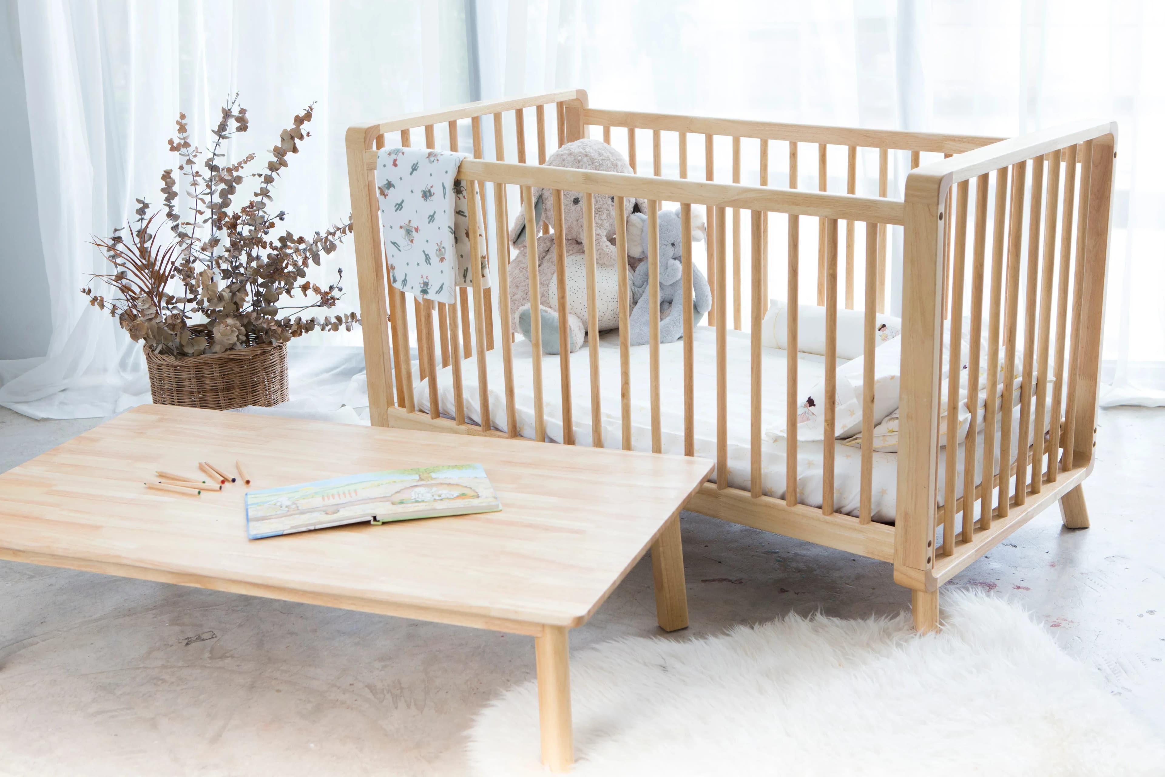 4-in-1 Gitterbett aus Zirbenholz – Mitwachsend und nachhaltig