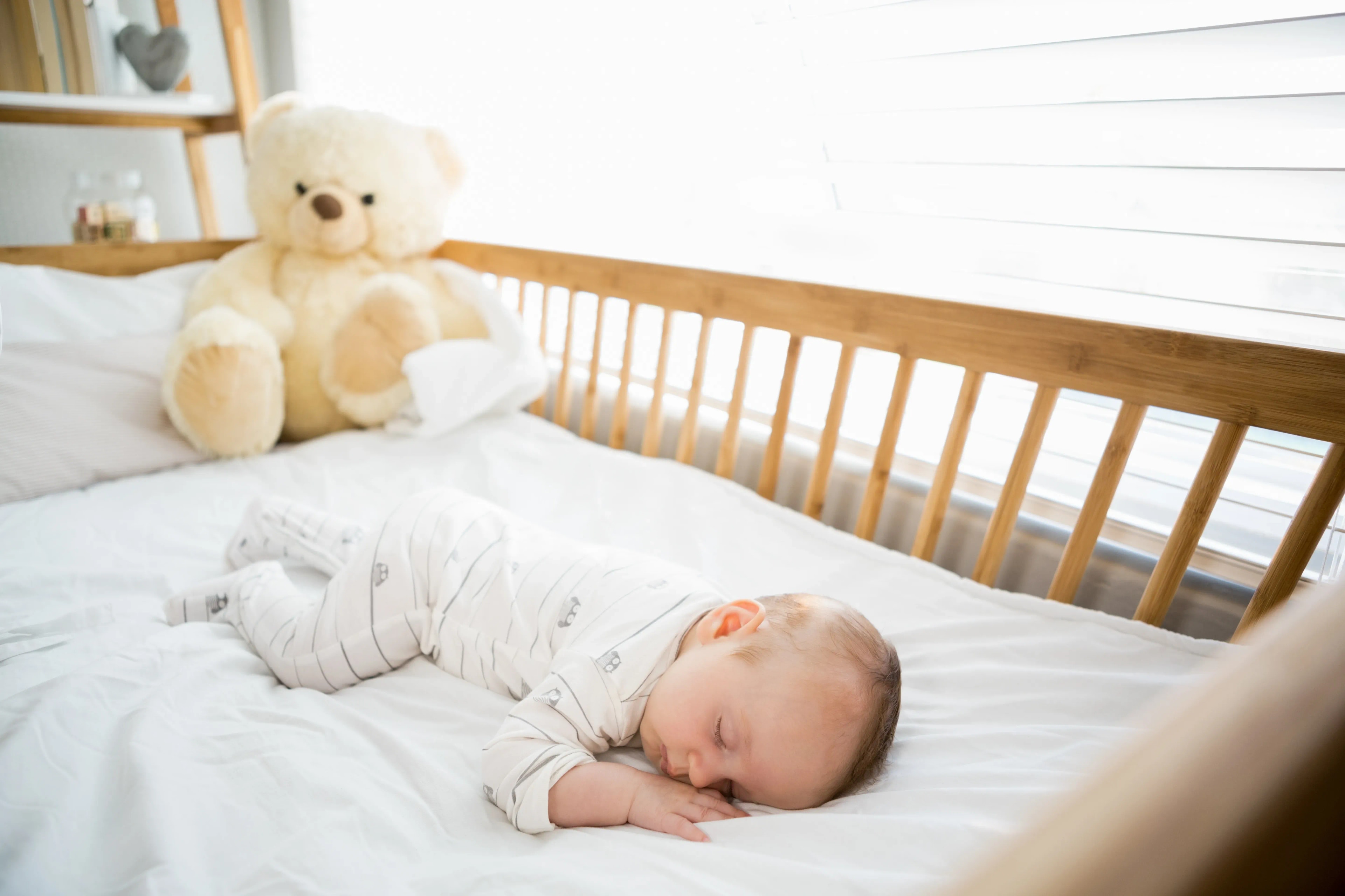 Handgefertigtes Zirbenbett für Babys und Kinder in Graz